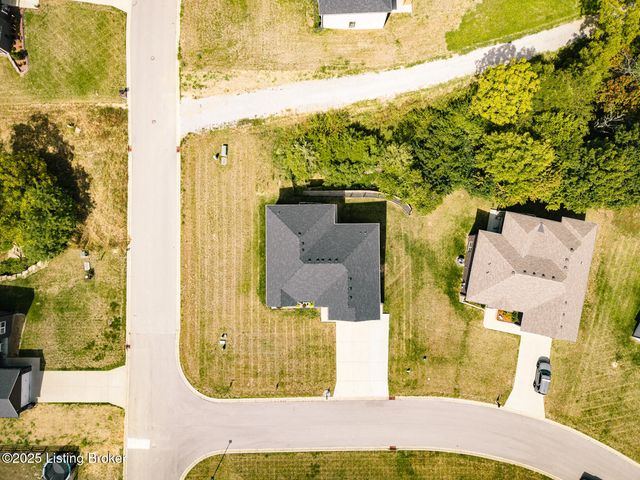 19 Clubhouse Ct, Taylorsville, KY 40071