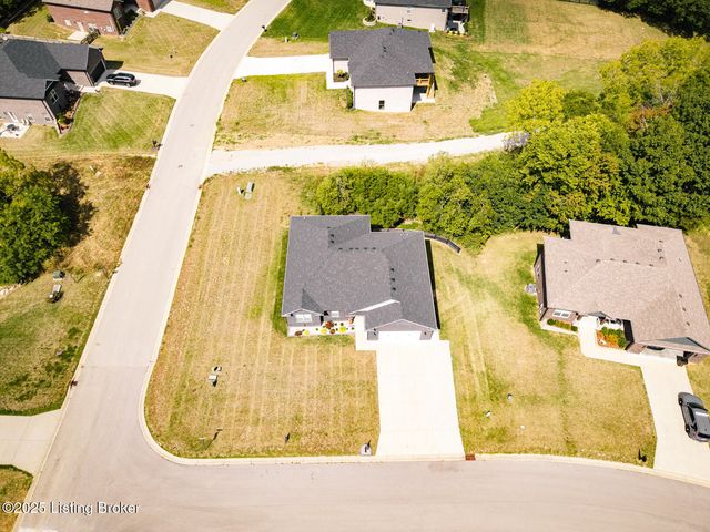 19 Clubhouse Ct, Taylorsville, KY 40071