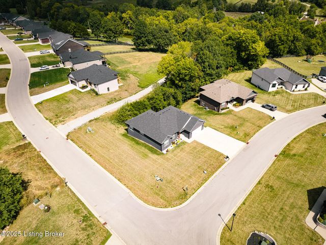 19 Clubhouse Ct, Taylorsville, KY 40071