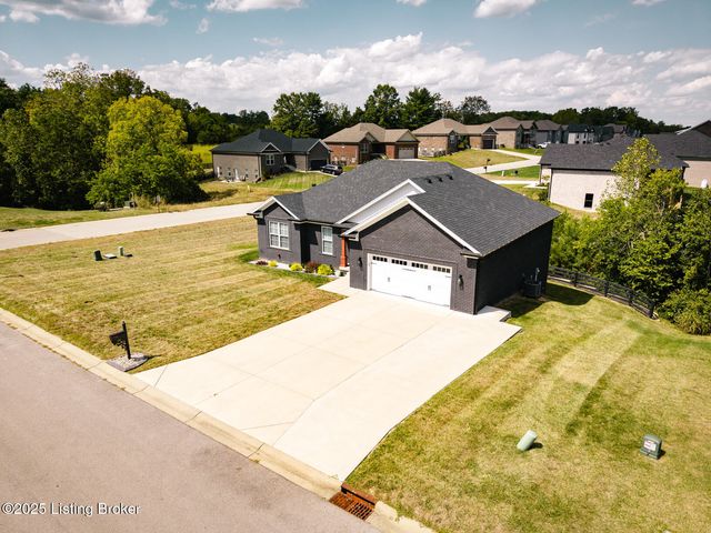 19 Clubhouse Ct, Taylorsville, KY 40071
