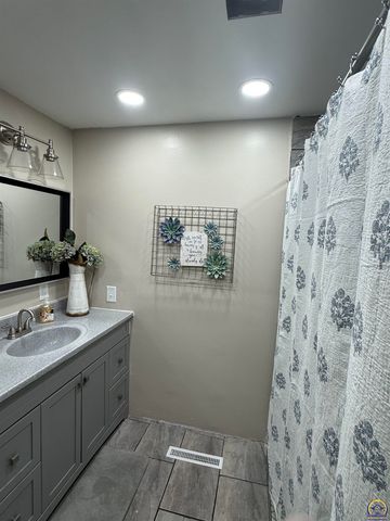 116 N Fourth St, Madison, KS 66860