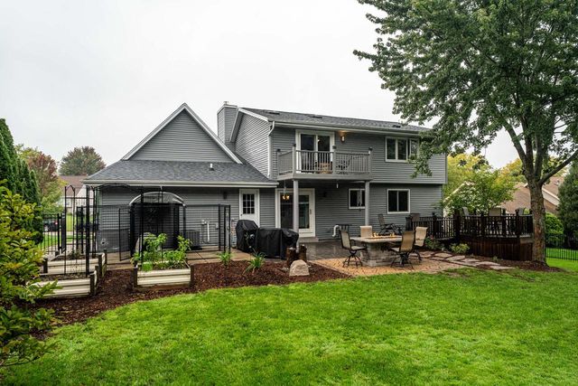 7244 S Dover Hill COURT, Franklin, WI 53132