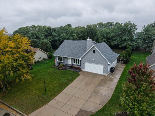 7244 S Dover Hill COURT, Franklin, WI 53132