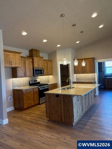 704 NW George Ct, Sublimity, OR 97385