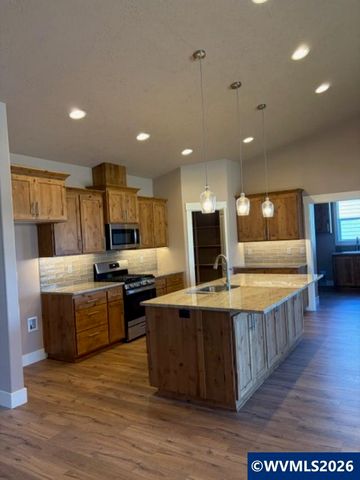 704 NW George Ct, Sublimity, OR 97385