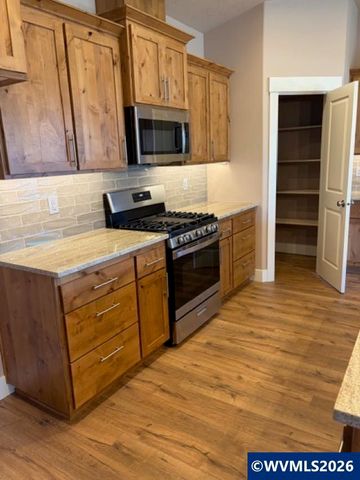 704 NW George Ct, Sublimity, OR 97385