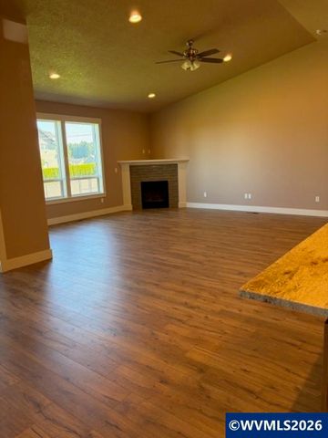 704 NW George Ct, Sublimity, OR 97385
