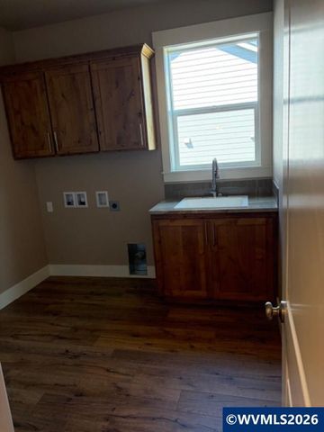 704 NW George Ct, Sublimity, OR 97385