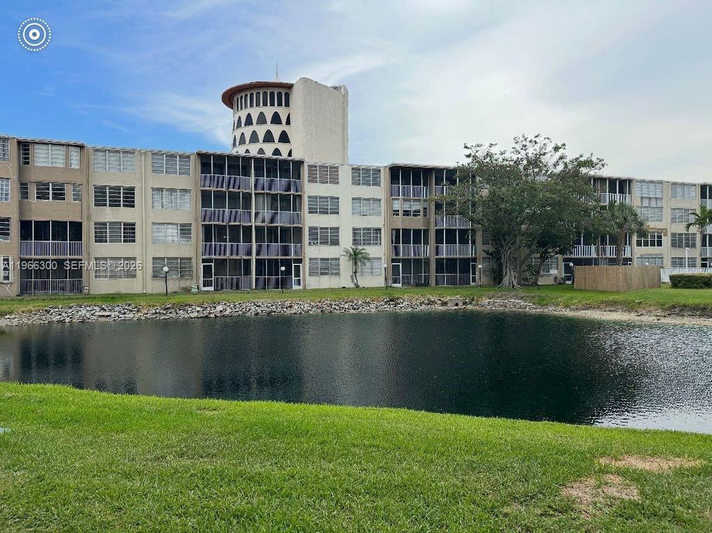 1700 NE 191st St 105, Miami, FL 33179