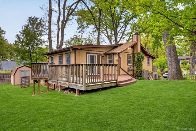 3079 Maqua Place, Mohegan Lake, NY 10547