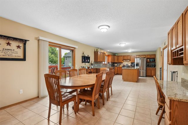 3106 E Spring Street, Des Moines, IA 50320