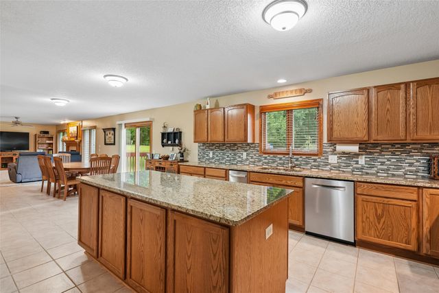 3106 E Spring Street, Des Moines, IA 50320