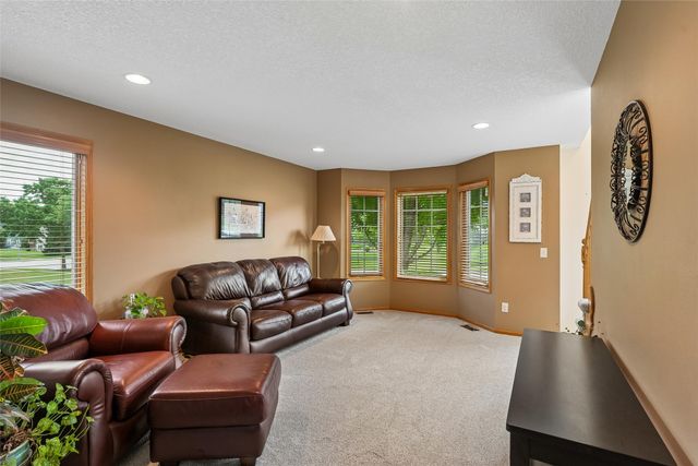 3106 E Spring Street, Des Moines, IA 50320