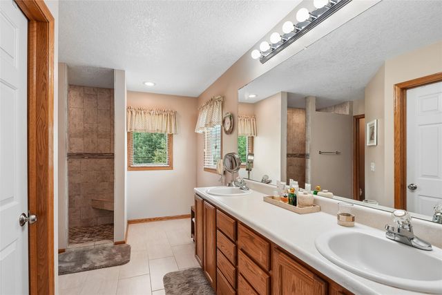 3106 E Spring Street, Des Moines, IA 50320