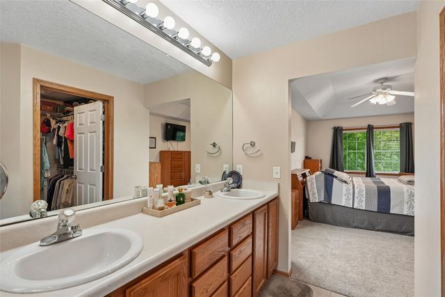 3106 E Spring Street, Des Moines, IA 50320
