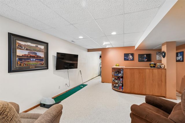 3106 E Spring Street, Des Moines, IA 50320