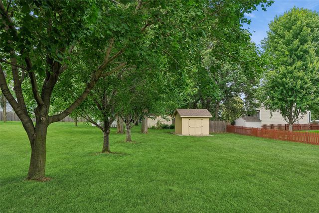 3106 E Spring Street, Des Moines, IA 50320