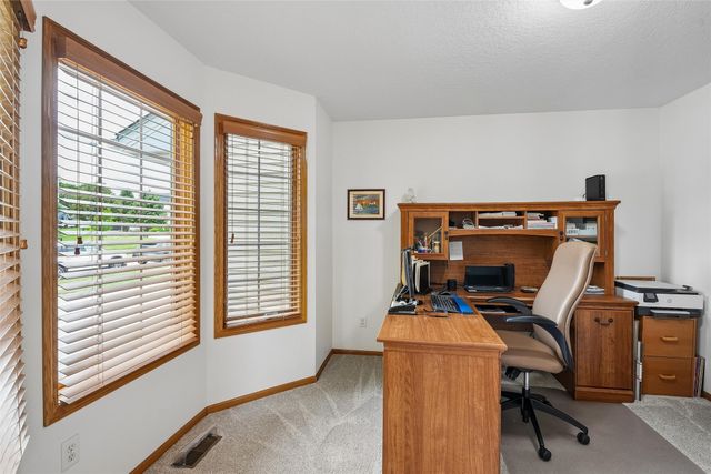 3106 E Spring Street, Des Moines, IA 50320