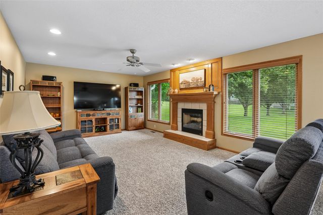 3106 E Spring Street, Des Moines, IA 50320