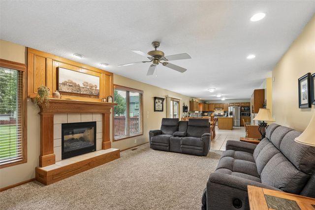 3106 E Spring Street, Des Moines, IA 50320