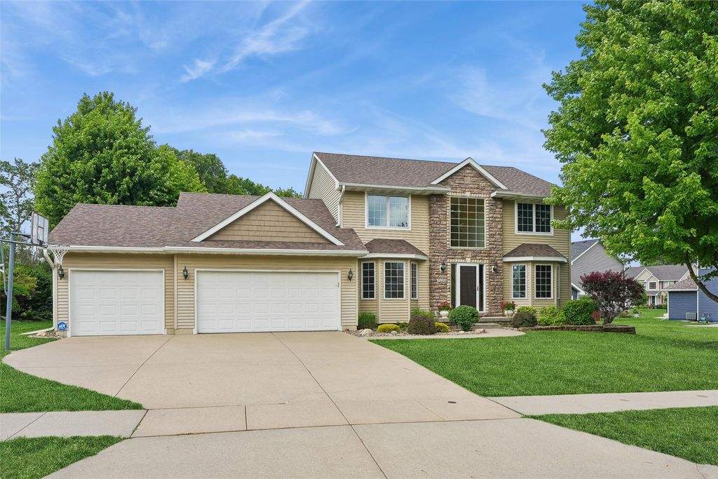 3106 E Spring Street, Des Moines, IA 50320