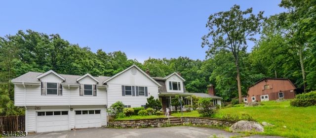 105 Ricker Dr, Ringwood Boro, NJ 07456