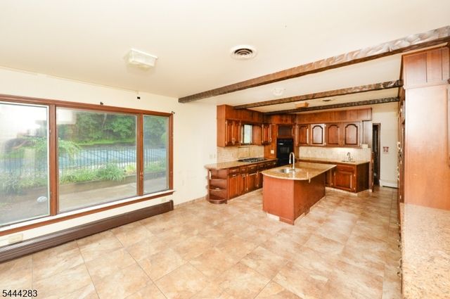 105 Ricker Dr, Ringwood Boro, NJ 07456