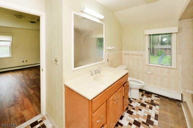 105 Ricker Dr, Ringwood Boro, NJ 07456