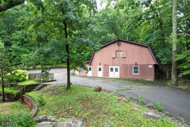 105 Ricker Dr, Ringwood Boro, NJ 07456