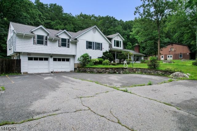105 Ricker Dr, Ringwood Boro, NJ 07456