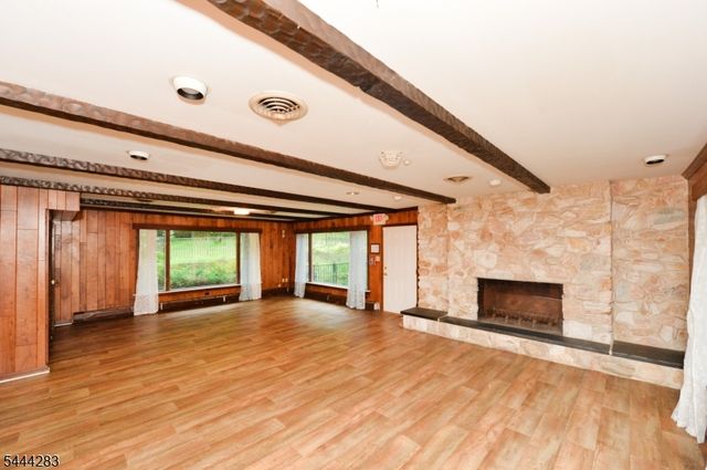 105 Ricker Dr, Ringwood Boro, NJ 07456