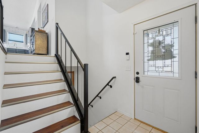 2817 HIGH POINT Drive, Davenport, IA 52806