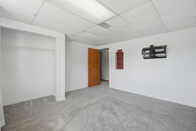 2817 HIGH POINT Drive, Davenport, IA 52806