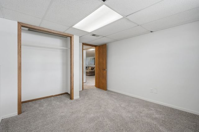 2817 HIGH POINT Drive, Davenport, IA 52806