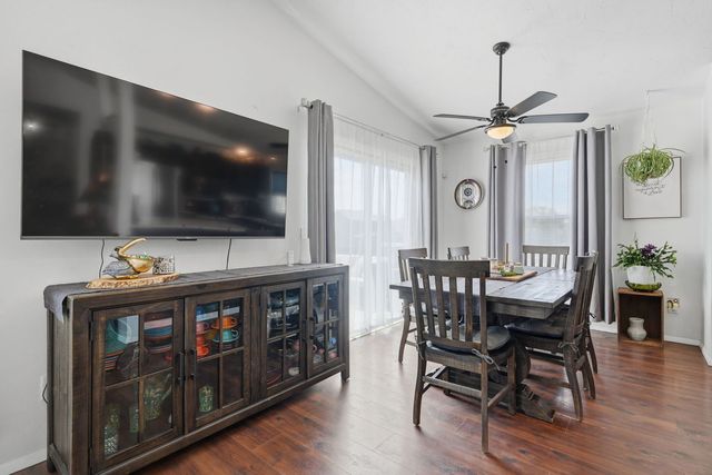 2817 HIGH POINT Drive, Davenport, IA 52806