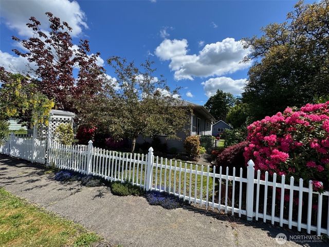 1008 F Street, Centralia, WA 98531