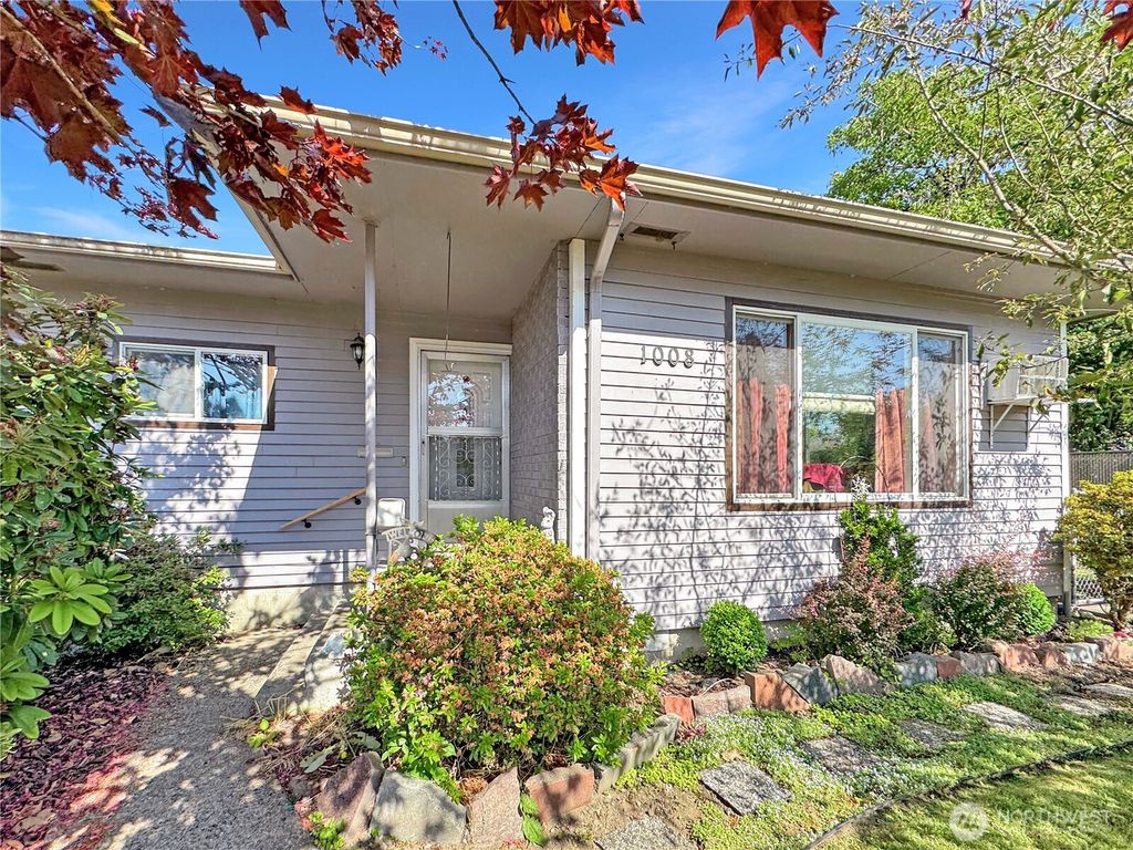 1008 F Street, Centralia, WA 98531