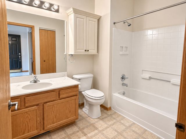 1584 W Ludington Circle, Romeoville, IL 60446