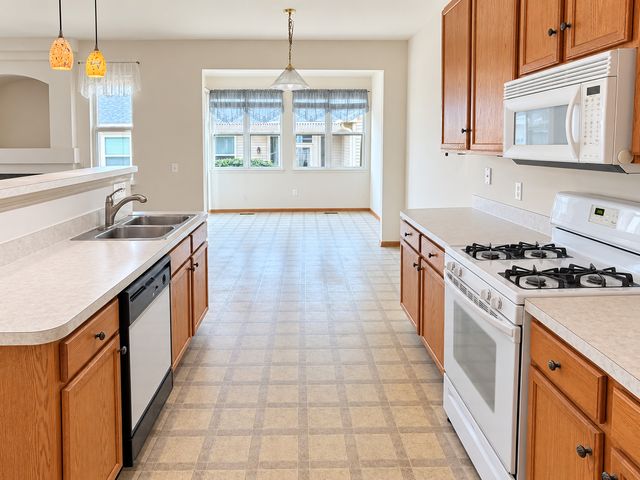 1584 W Ludington Circle, Romeoville, IL 60446