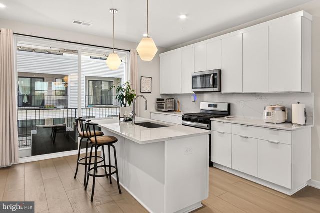 14437 GLEN MANOR DR, Chantilly, VA 20151