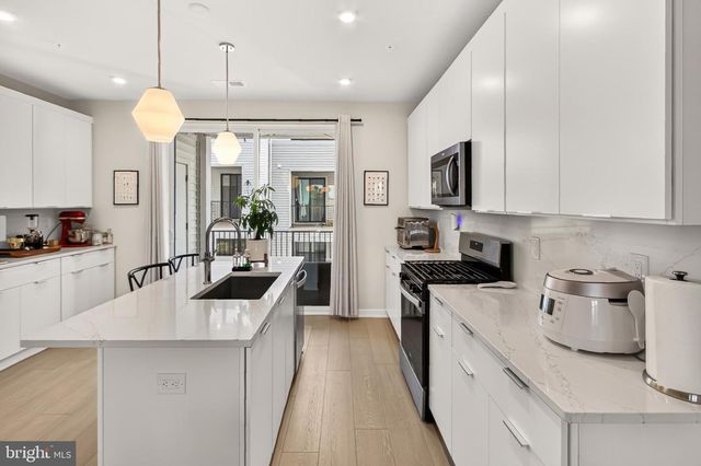 14437 GLEN MANOR DR, Chantilly, VA 20151