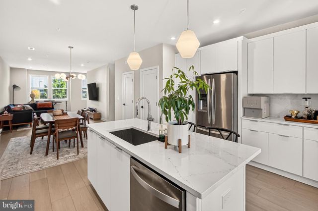 14437 GLEN MANOR DR, Chantilly, VA 20151