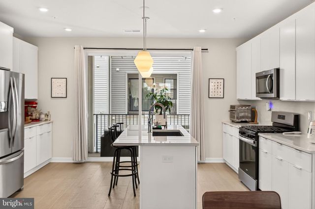 14437 GLEN MANOR DR, Chantilly, VA 20151