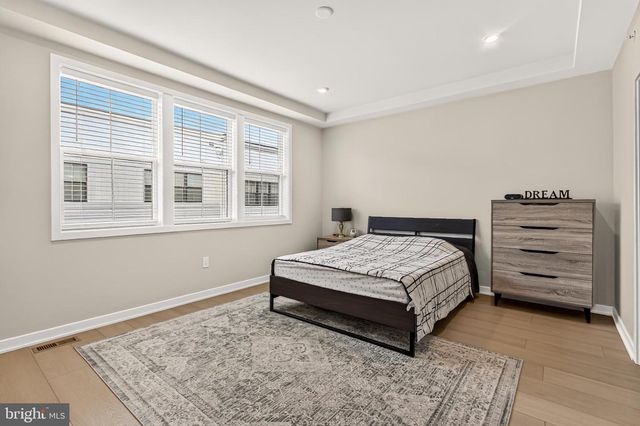 14437 GLEN MANOR DR, Chantilly, VA 20151