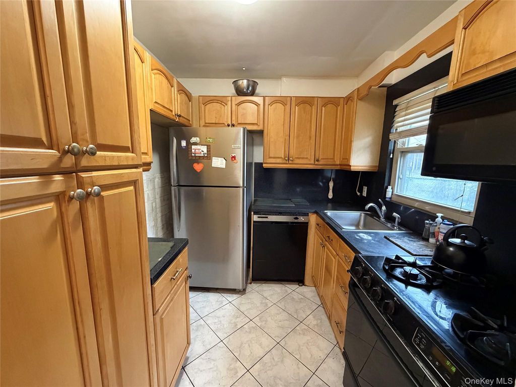 150-32 8 Avenue, Whitestone, NY 11357 — photo 3
