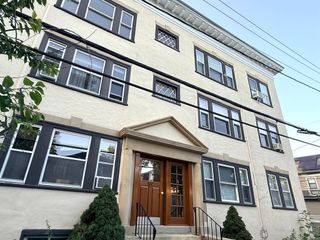 59 Sacramento St 11, Cambridge, MA 02138