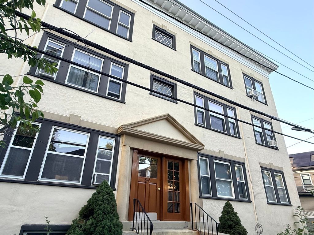 59 Sacramento St 11, Cambridge, MA 02138