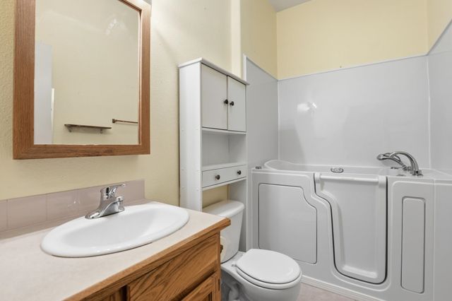 401 E Poplar St, Tekoa, WA 99033