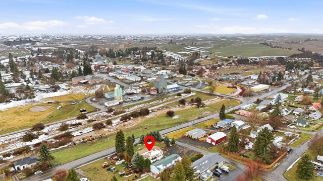 401 E Poplar St, Tekoa, WA 99033