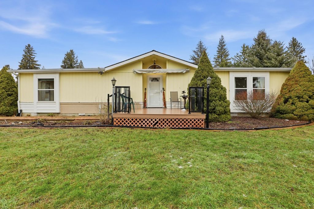 401 E Poplar St, Tekoa, WA 99033